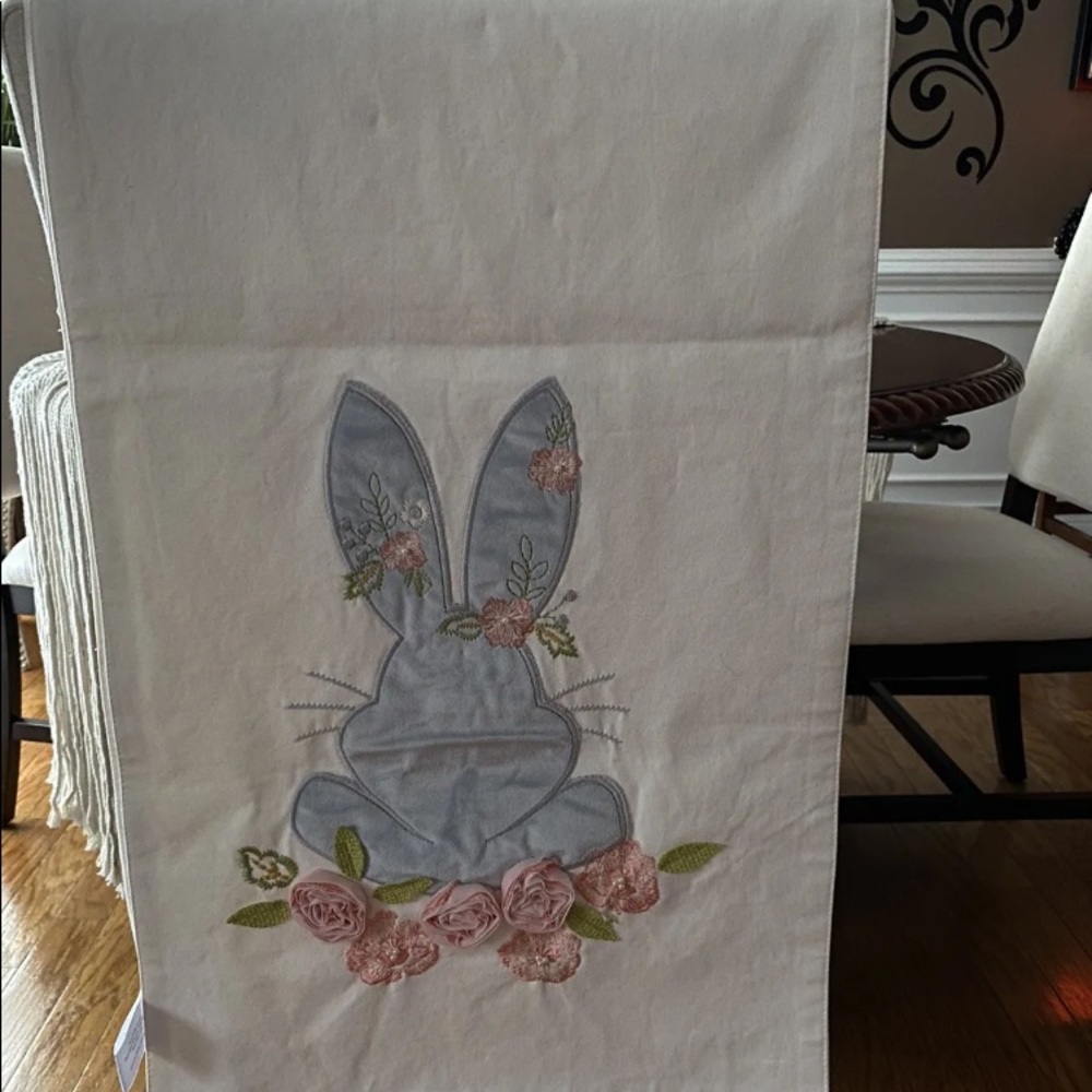 INSPIRED TREASURES EASTER  RABBIT NWT EMBROIDERED TABLE RUNNER 16" X 72”